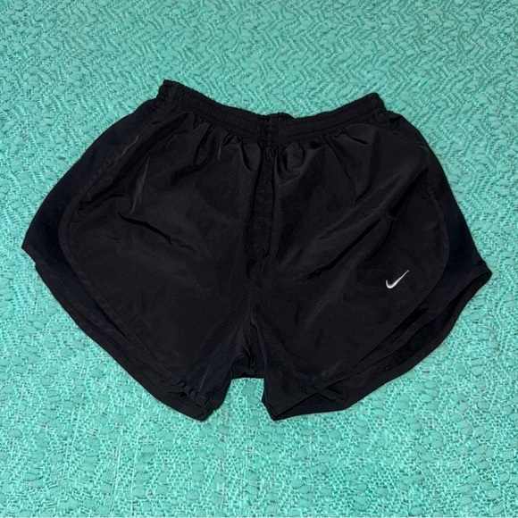 Nike Black Athletic Shorts Lightweight Elastic Waist - Picture 1 of 3